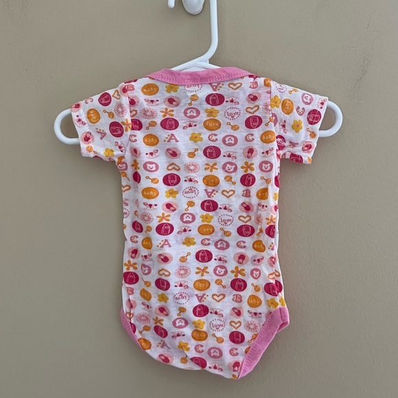 🔶MAX GREY: Baby girl size 0-6 months, NWOT patterned multicolor onesie🔶 - Picture 6 of 6